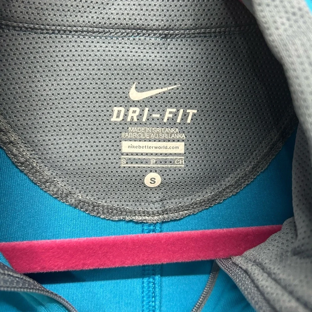 Nike Women’s size small dry-fit blue pullover - Picture 7 of 9